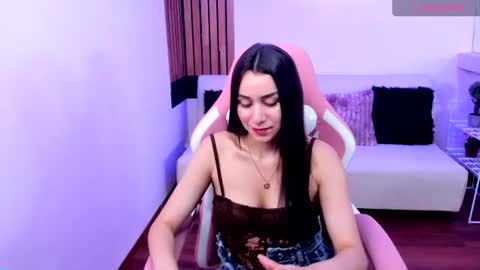 Snapshot of emmamyers_ chatting on July 31, 12:32 am Emma online show from July 31, 12:32 am