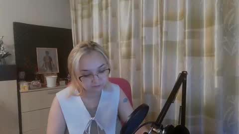 Snapshot of emmanoir_ chatting on February 27, 4:10 pm emmanoir_ online show from February 27, 4:10 pm