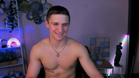 Snapshot of emmanuel_shine chatting on May 25, 7:09 pm Emmi online show from May 25, 7:09 pm