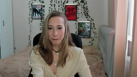 Snapshot of emmarayder chatting on April 6, 11:55 am Emma online show from April 6, 11:55 am
