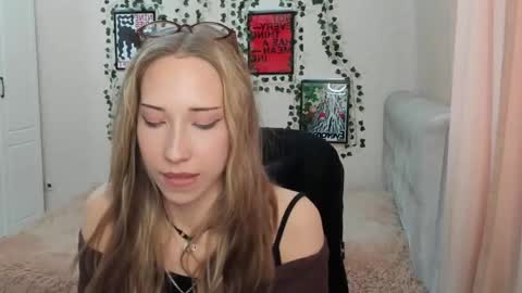 Snapshot of emmarayder chatting on April 25, 2:25 pm Emma online show from April 25, 2:25 pm
