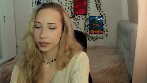 Snapshot of emmarayder chatting on July 17, 11:28 am Emma online show from July 17, 11:28 am