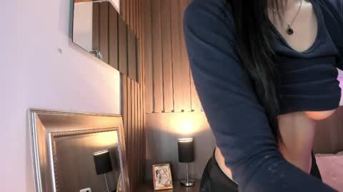 Snapshot of emmarios_qm chatting on April 10, 8:13 pm Emma online show from April 10, 8:13 pm