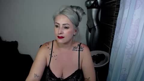 Snapshot of emmarizzoo chatting on April 30, 10:14 pm Emma online show from April 30, 10:14 pm