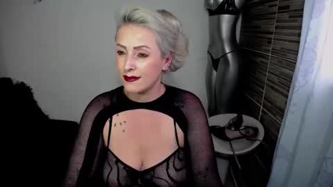 Snapshot of emmarizzoo chatting on May 22, 8:47 pm Emma online show from May 22, 8:47 pm