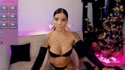 Emma Russell online show from December 18, 10:46 pm