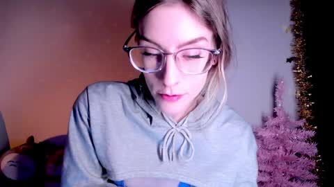 RH-NEGATIVE GREEN-EYED BAELIEN online show from January 15, 6:51 pm