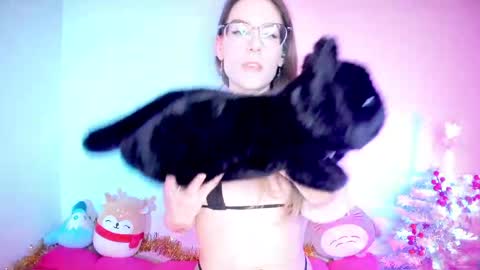 RH-NEGATIVE GREEN-EYED BAELIEN online show from March 29, 1:44 pm