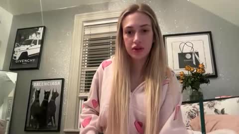 emmbella online show from March 22, 1:20 am