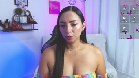 Snapshot of emmi_cam chatting on May 8, 1:05 pm Emmi Cam online show from May 8, 1:05 pm