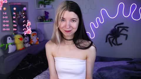 Snapshot of emmie_everly chatting on April 28, 8:47 pm emmie_everly online show from April 28, 8:47 pm