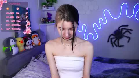 Snapshot of emmie_everly chatting on May 14, 8:37 pm emmie_everly online show from May 14, 8:37 pm
