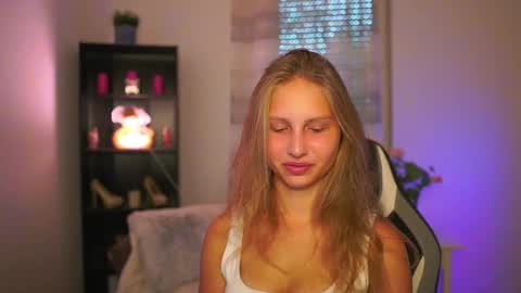 Emmie online show from October 9, 1:09 pm