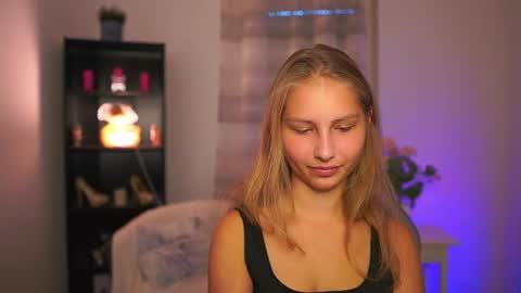 Emmie online show from October 18, 2:29 pm