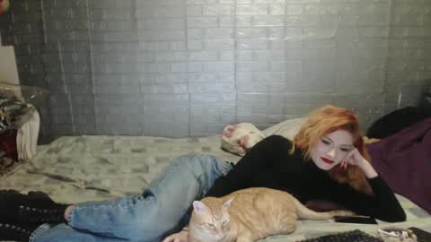 Snapshot of emmily000 chatting on December 2, 3:04 am Emmily000 online show from December 2, 3:04 am