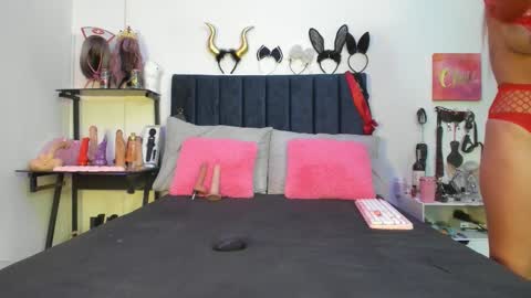          online show from February 3, 12:32 pm