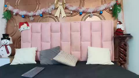 Emmily keller online show from December 5, 1:31 pm