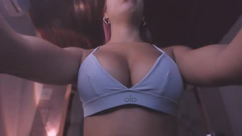 Snapshot of emmily_savage chatting on June 20, 11:35 am online show from June 20, 11:35 am