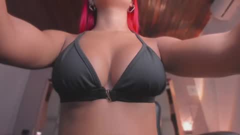 Snapshot of emmily_savage chatting on July 22, 11:46 am online show from July 22, 11:46 am