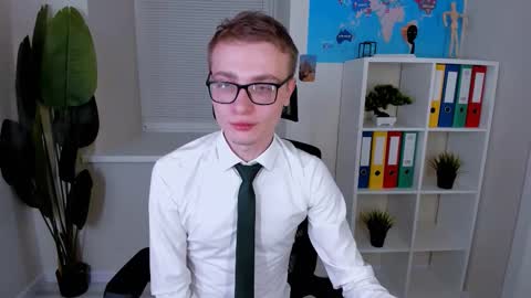 Snapshot of emmit_barker chatting on February 18, 3:46 am Emmit online show from February 18, 3:46 am