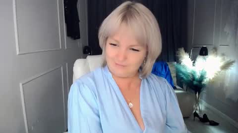 emmmam online show from October 3, 8:39 pm