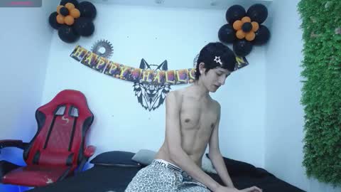 Snapshot of emmo_boy chatting on October 12, 12:26 pm SERGIO online show from October 12, 12:26 pm