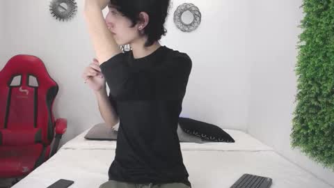 Snapshot of emmo_boy chatting on November 4, 12:48 pm SERGIO online show from November 4, 12:48 pm