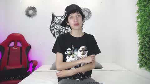 Snapshot of emmo_boy chatting on November 5, 1:00 pm SERGIO online show from November 5, 1:00 pm