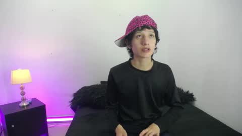 Snapshot of emmo_boy chatting on November 10, 3:49 am SERGIO online show from November 10, 3:49 am