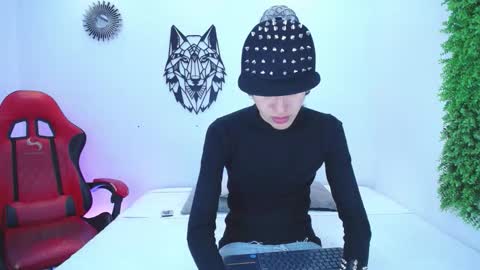 Snapshot of emmo_boy chatting on November 12, 1:11 pm SERGIO online show from November 12, 1:11 pm