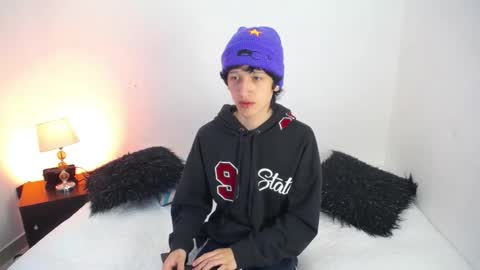 Snapshot of emmo_boy chatting on November 21, 12:26 pm SERGIO online show from November 21, 12:26 pm