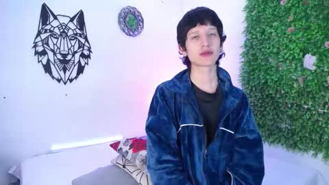 Snapshot of emmo_boy chatting on December 2, 12:32 pm SERGIO online show from December 2, 12:32 pm