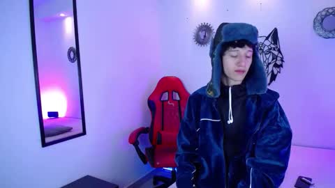 Snapshot of emmo_boy chatting on December 21, 12:34 pm SERGIO online show from December 21, 12:34 pm