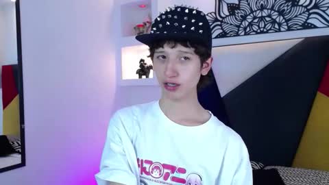 Snapshot of emmo_boy chatting on February 4, 8:25 pm SERGIO online show from February 4, 8:25 pm