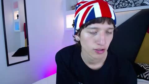 Snapshot of emmo_boy chatting on February 5, 8:24 pm SERGIO online show from February 5, 8:24 pm