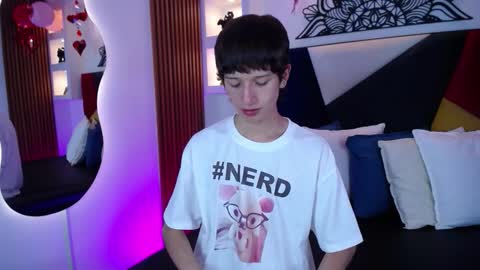 Snapshot of emmo_boy chatting on February 15, 8:49 pm SERGIO online show from February 15, 8:49 pm