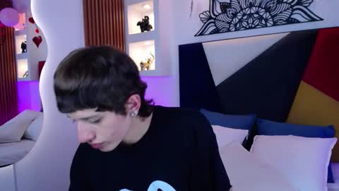 Snapshot of emmo_boy chatting on February 17, 8:15 pm SERGIO online show from February 17, 8:15 pm