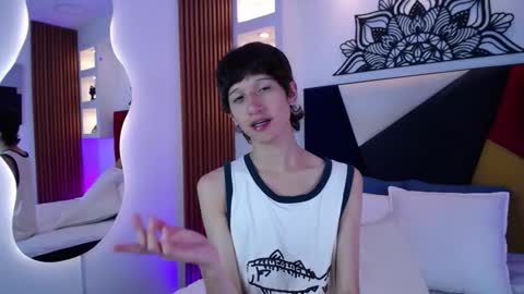 Snapshot of emmo_boy chatting on February 20, 8:53 pm SERGIO online show from February 20, 8:53 pm