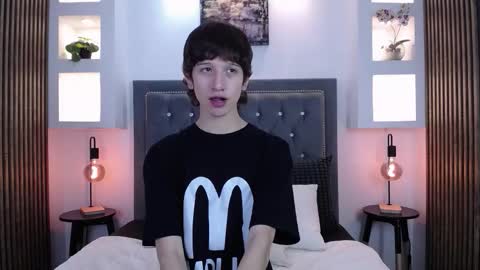 Snapshot of emmo_boy chatting on March 4, 8:26 pm SERGIO online show from March 4, 8:26 pm