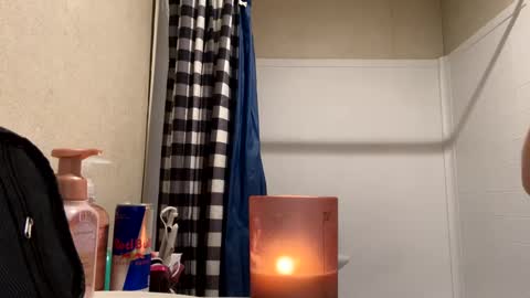 Snapshot of emmwarr1514 chatting on March 1, 2:13 pm emmwarr1514 online show from March 1, 2:13 pm