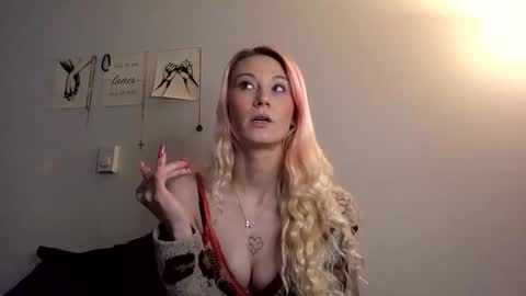 Snapshot of emmwarr1514 chatting on February 2, 2:16 pm emmwarr1514 online show from February 2, 2:16 pm