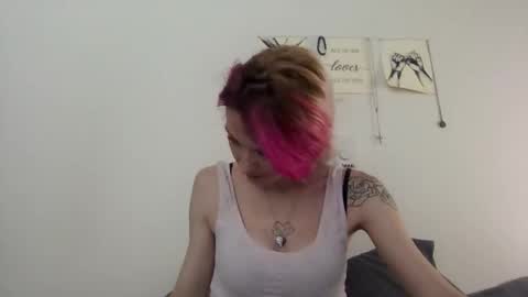 Snapshot of emmwarr1514 chatting on February 9, 3:49 pm emmwarr1514 online show from February 9, 3:49 pm