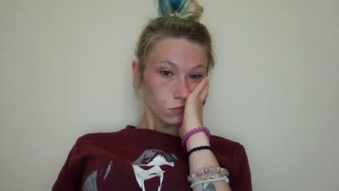 Snapshot of emmwarr1514 chatting on June 8, 2:17 pm emmwarr1514 online show from June 8, 2:17 pm