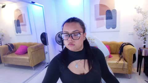 Snapshot of emmy__honey chatting on August 8, 12:29 pm emmy__honey online show from August 8, 12:29 pm