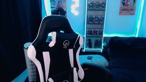 Snapshot of emmy_ruiz chatting on January 29, 11:35 pm Emmy Ruiz - independent model online show from January 29, 11:35 pm