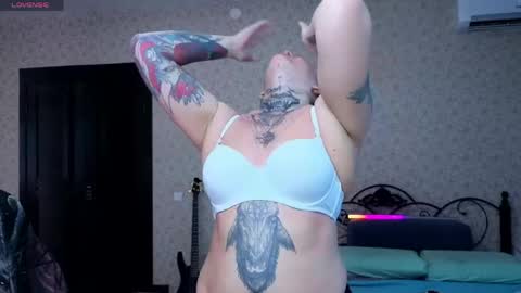 Snapshot of emmybrightj_ chatting on June 5, 6:52 am Emmy Bright 50 online show from June 5, 6:52 am