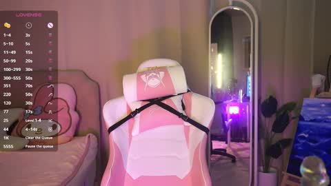 Emmylie online show from February 6, 7:12 am