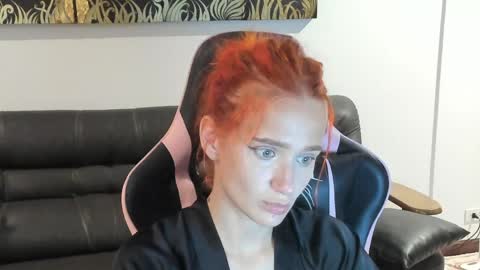 Emmylie online show from April 5, 7:11 pm