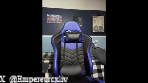 Snapshot of empereurcxliv chatting on March 2, 6:47 am empereurcxliv online show from March 2, 6:47 am