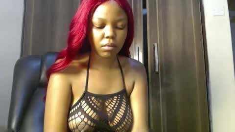 Snapshot of empressvee25 chatting on January 11, 7:02 am empress online show from January 11, 7:02 am